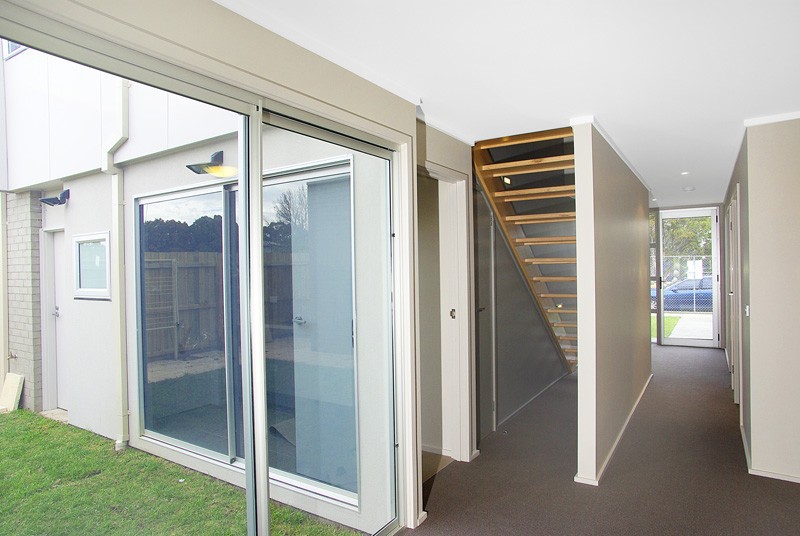 1/9 Pine Avenue, North Shore, VIC 3214, North Shore - Thumbnail 2
