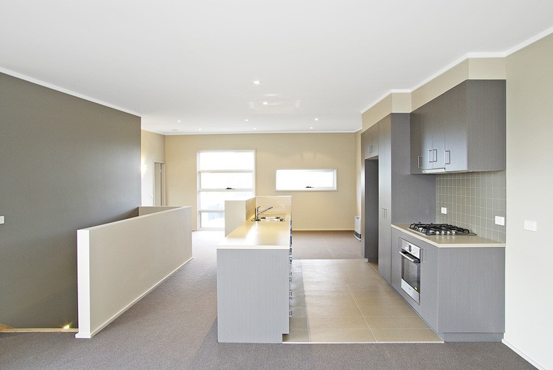 1/9 Pine Avenue, North Shore, VIC 3214, North Shore - Thumbnail 3