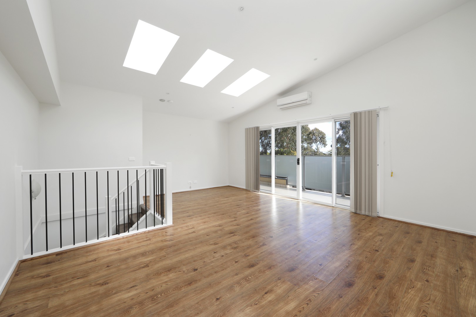 1/9 Stamford Crescent, Rowville, VIC 3178, Rowville - Thumbnail 2