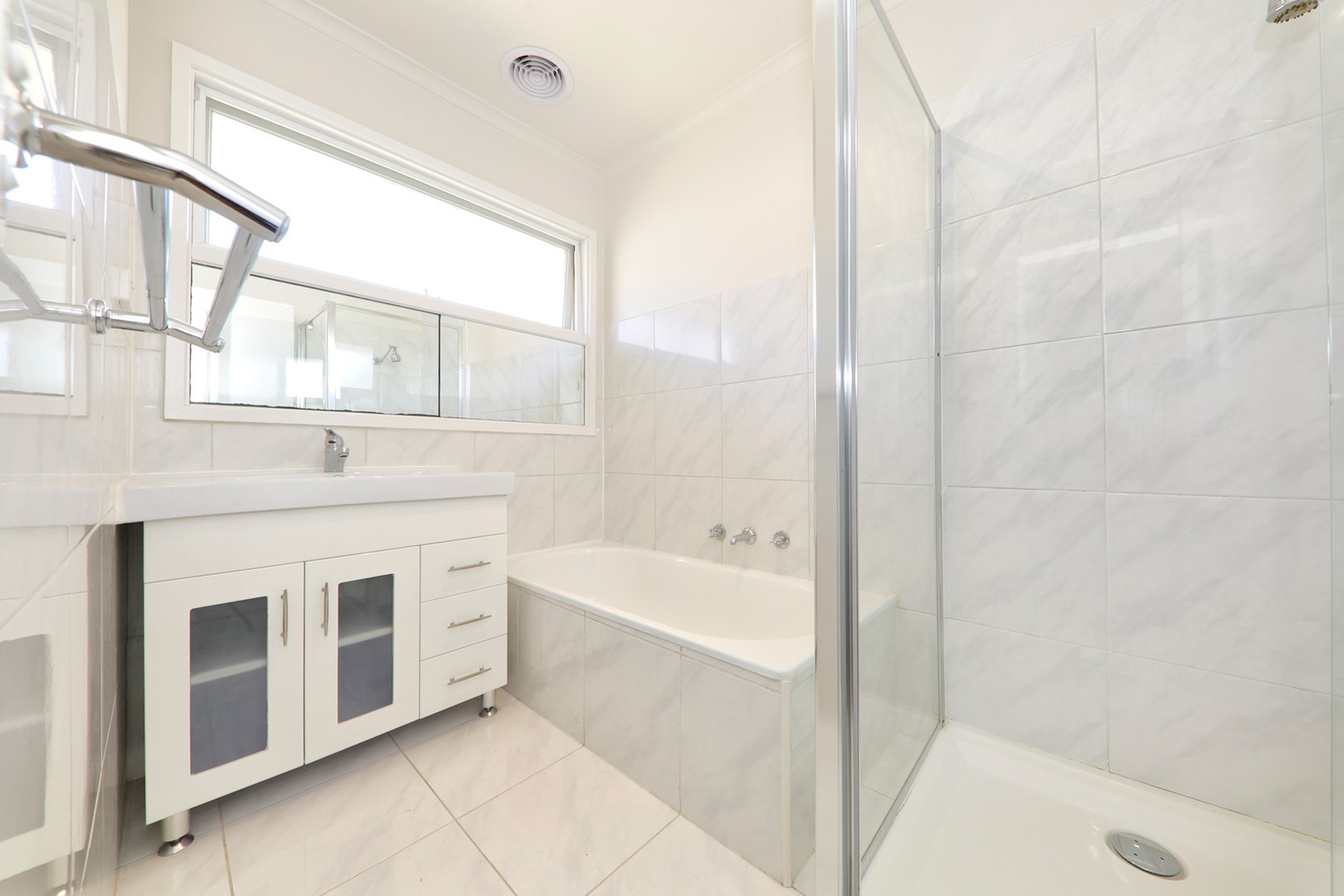 1 Adare Close, Mulgrave, VIC 3170 - Thumbnail 2 - 20/08/2025