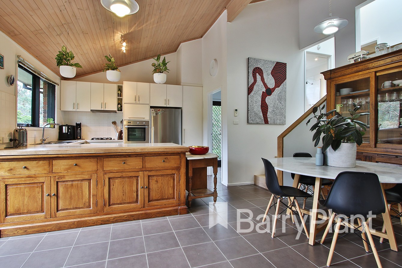 1 Amaroo Court, Eltham, VIC 3095, Eltham - Thumbnail 2