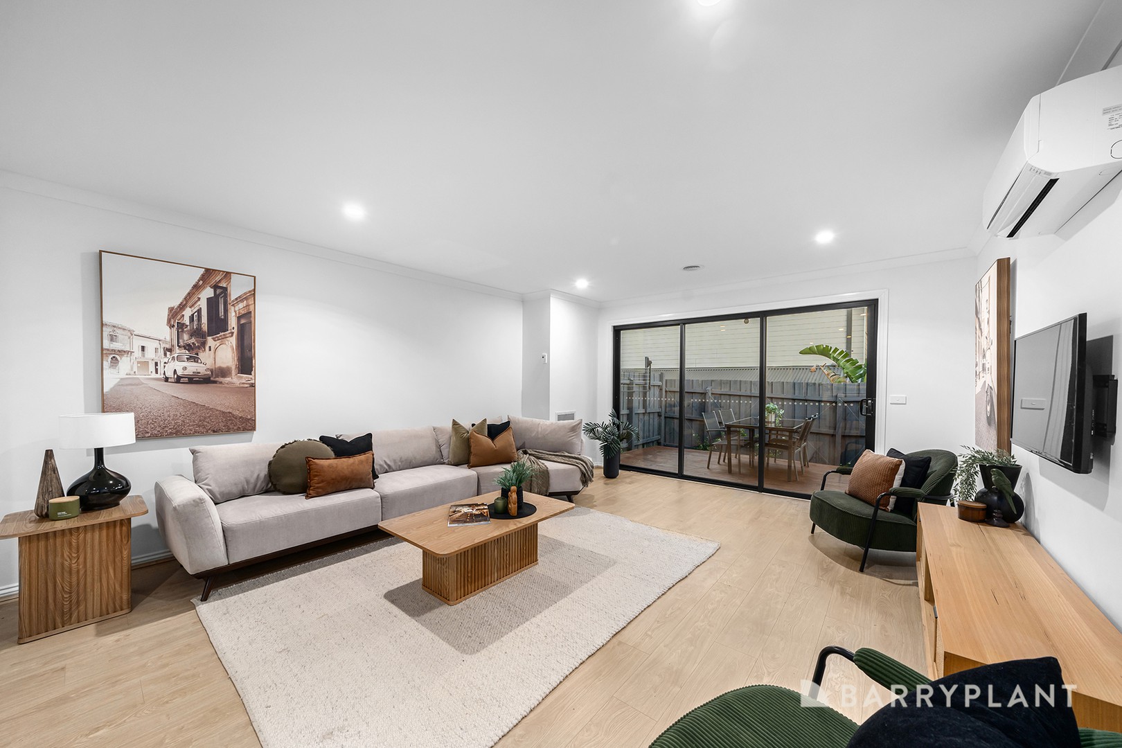 1 Aryan Close, Mooroolbark, VIC 3138 - Thumbnail 2 - 30/01/2025