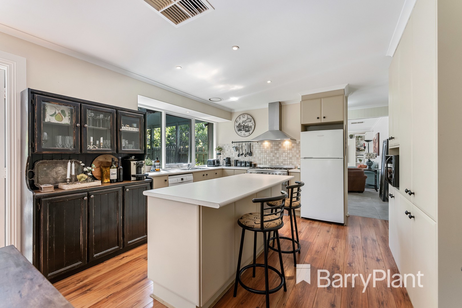 1 Bexley Close, Werribee, VIC 3030, Werribee - Thumbnail 3