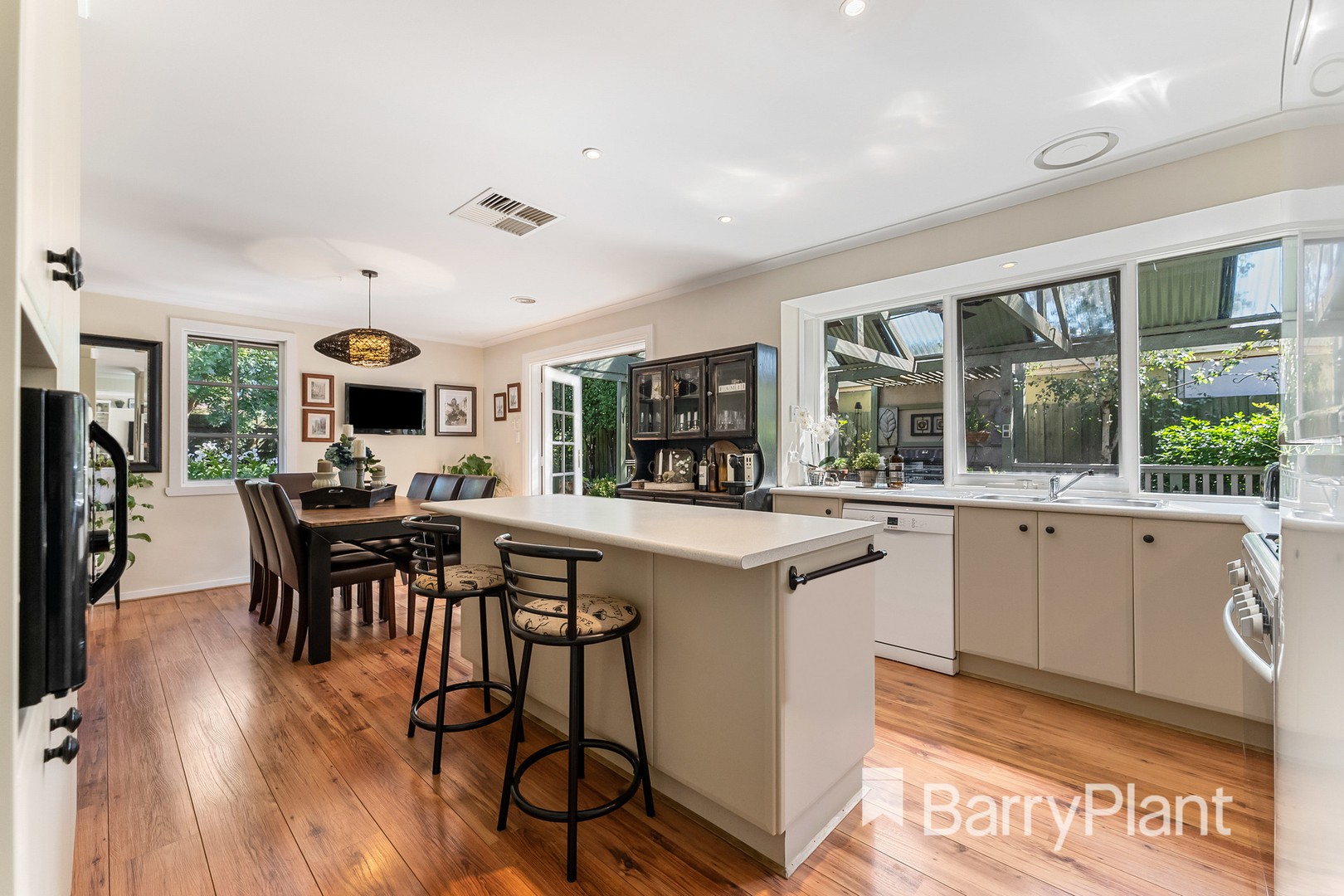 1 Bexley Close, Werribee, VIC 3030, Werribee - Thumbnail 5