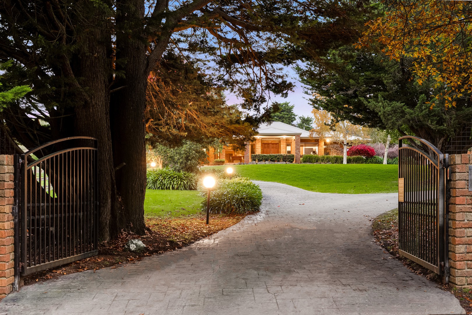 1 Brae Road, Lysterfield, VIC 3156 - Thumbnail 2 - 11/06/2024