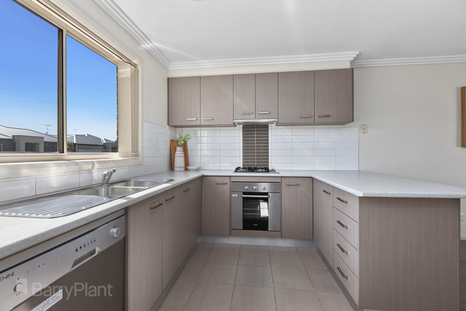 1 Carina CourtPoint Cook, VIC 3030, Point Cook - Thumbnail 8