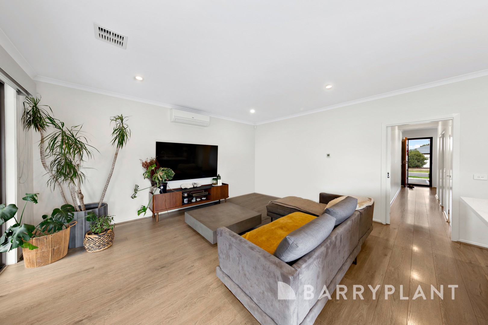 1 Chartwell Crescent, Derrimut, VIC 3026 - Thumbnail 2 - 03/04/2025