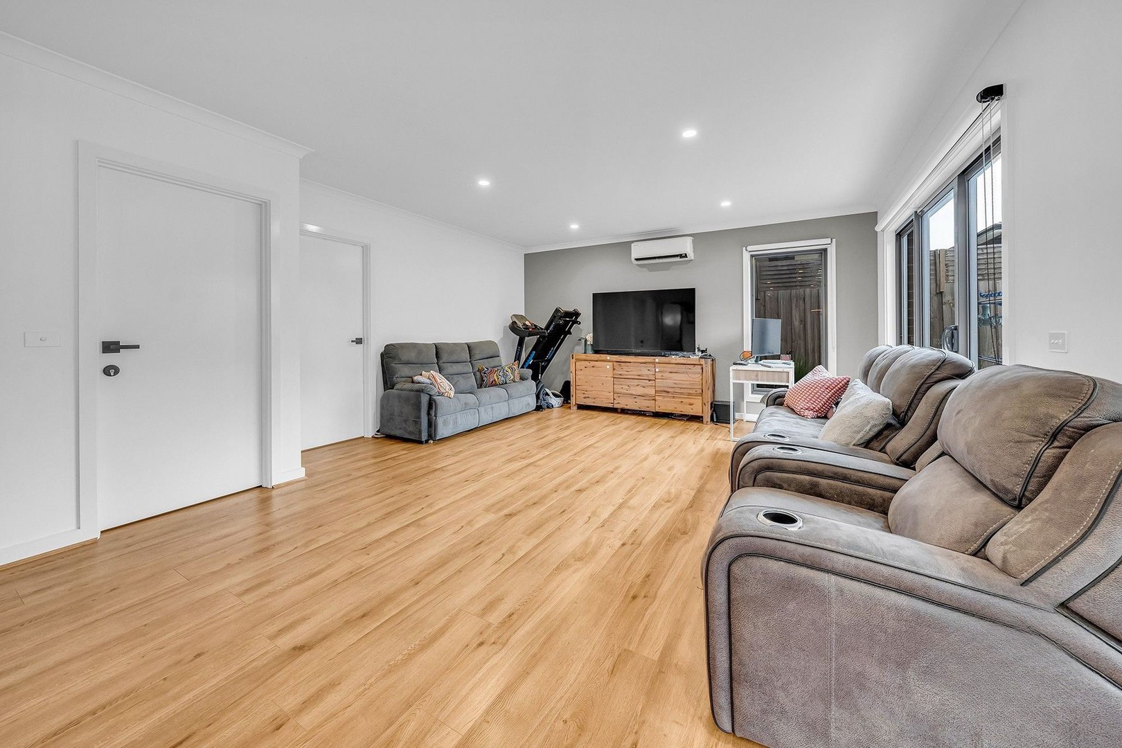 1 Cobblefield Street, Aintree, VIC 3336 - Thumbnail 2 - 04/03/2026