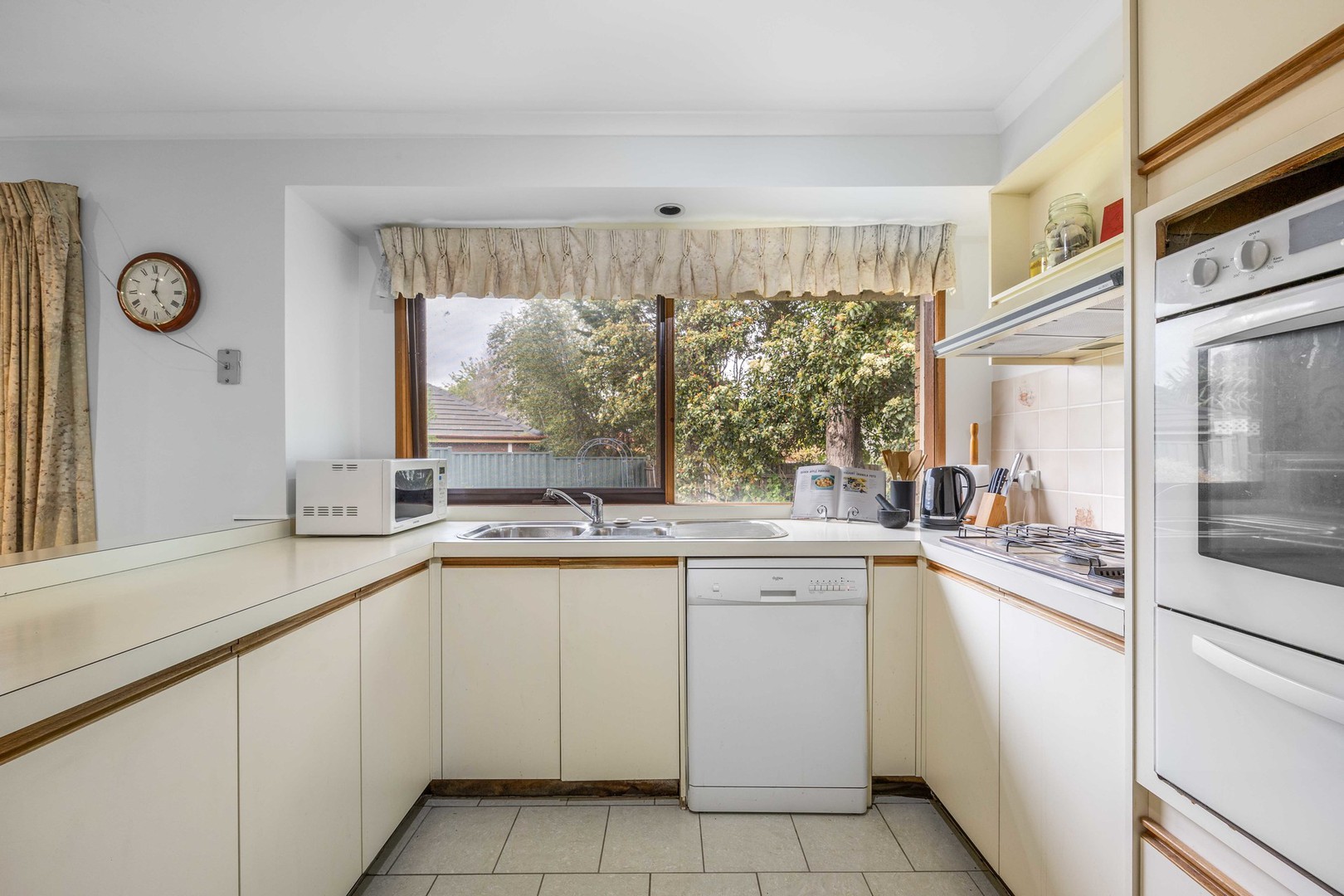 1 Dana Court, Taylors Lakes, VIC 3038, Keilor Lodge - Thumbnail 5