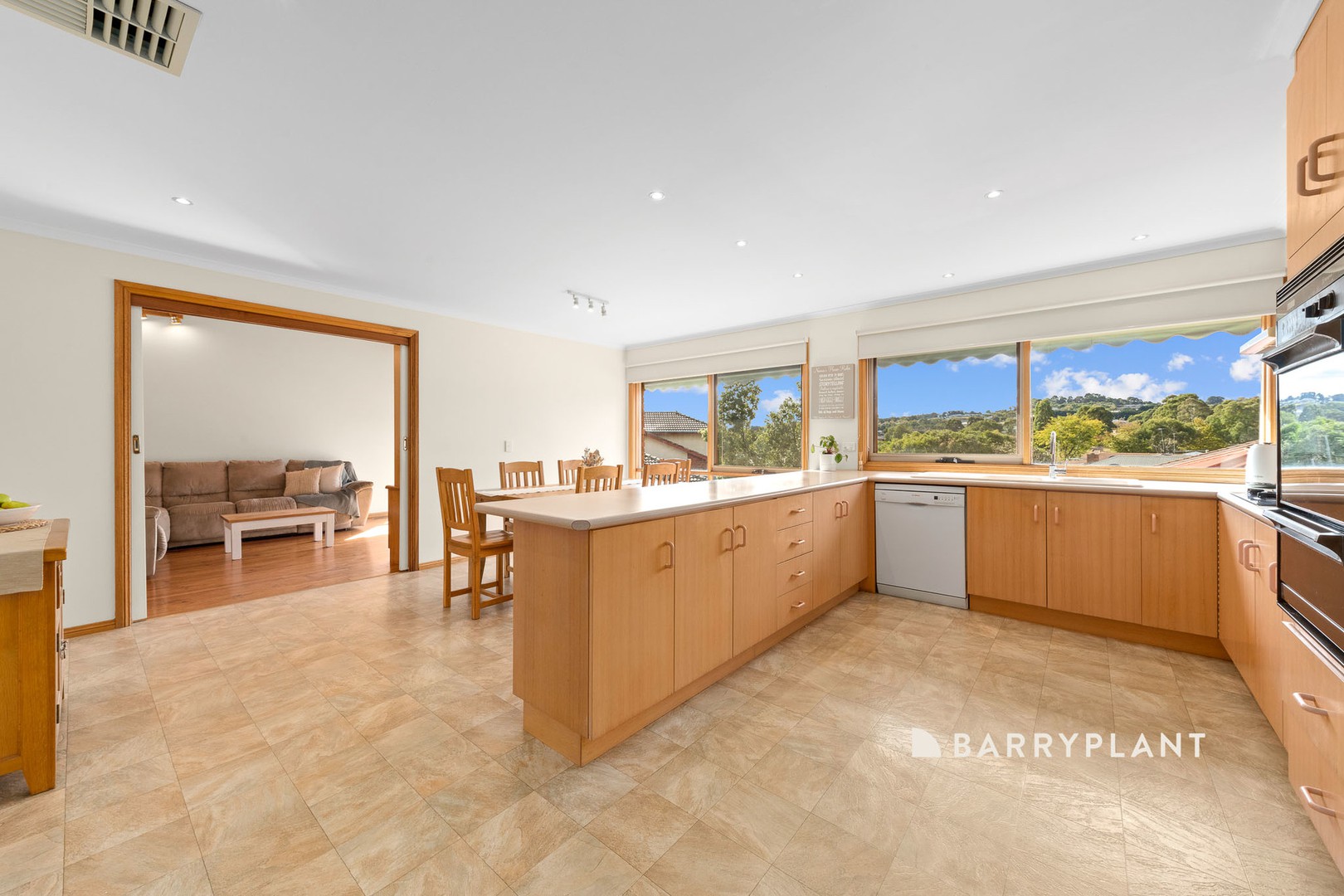 1 Ellaswood Close, Berwick, VIC 3806, Berwick - Thumbnail 5