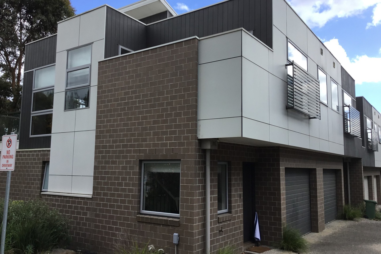 1 Erinvale Close, Mooroolbark, VIC 3138 - Thumbnail 1 - 06/01/2026