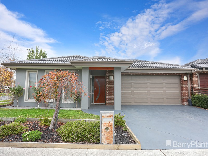 1 Fazeley Close, Clyde North, VIC 3978 - Image - 01/09/2026