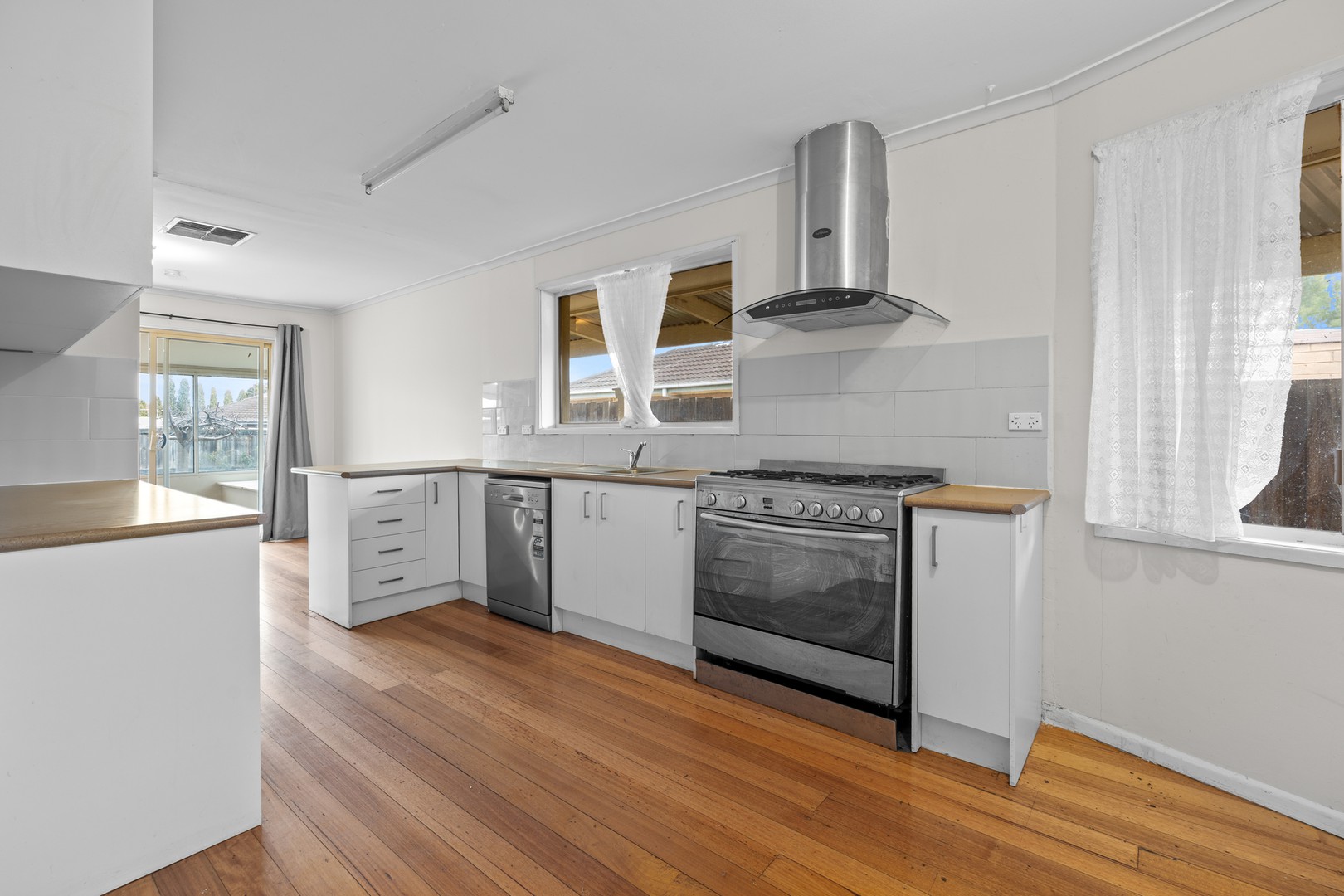 1 Francis Street, Melton South, VIC 3338 - Thumbnail 2 - 28/07/2025