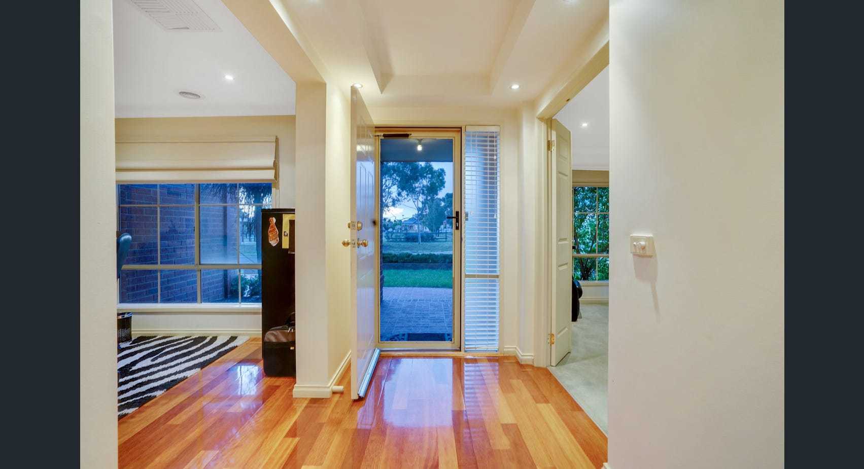 1 Galloway Place, Caroline Springs, VIC 3023, Caroline Springs - Thumbnail 2