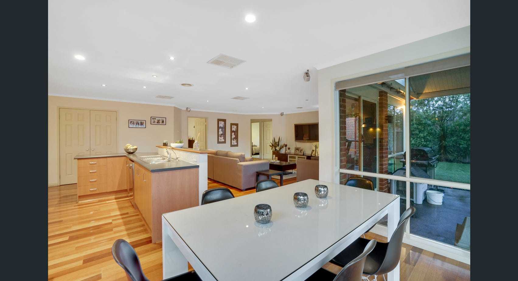 1 Galloway Place, Caroline Springs, VIC 3023, Caroline Springs - Thumbnail 4