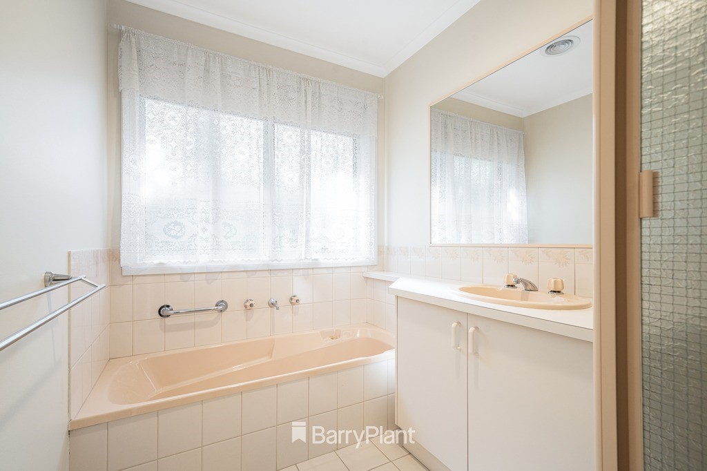 1 Gamston Court, Highton, VIC 3216, Highton - Thumbnail 5