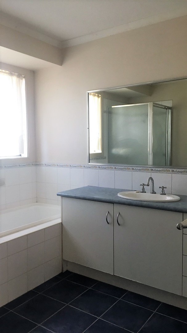 1 Glenisla Way, Berwick, VIC 3806, Berwick - Thumbnail 8
