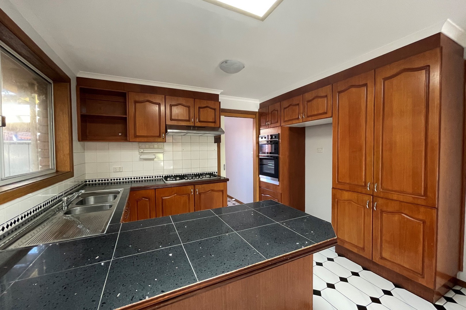 1 Henry Drive, Altona Meadows, VIC 3028, Altona Meadows - Thumbnail 4