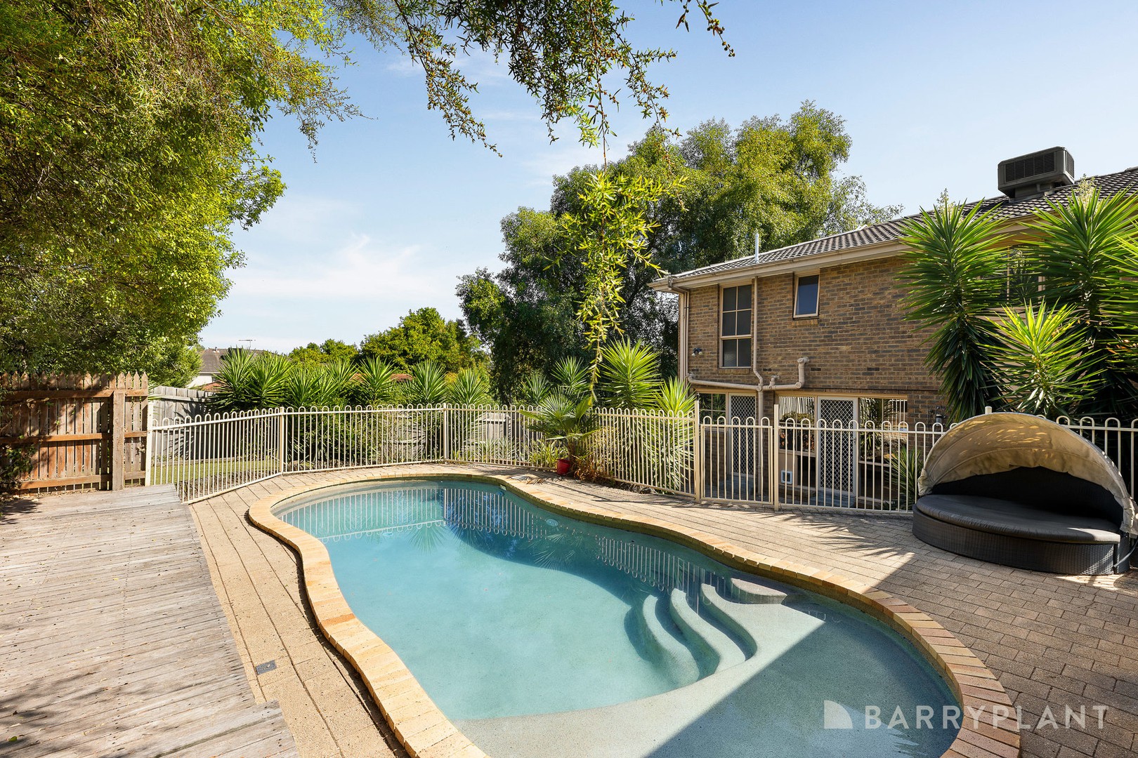 1 Highleigh Court, Mooroolbark, VIC 3138 - Thumbnail 2 - 13/03/2025