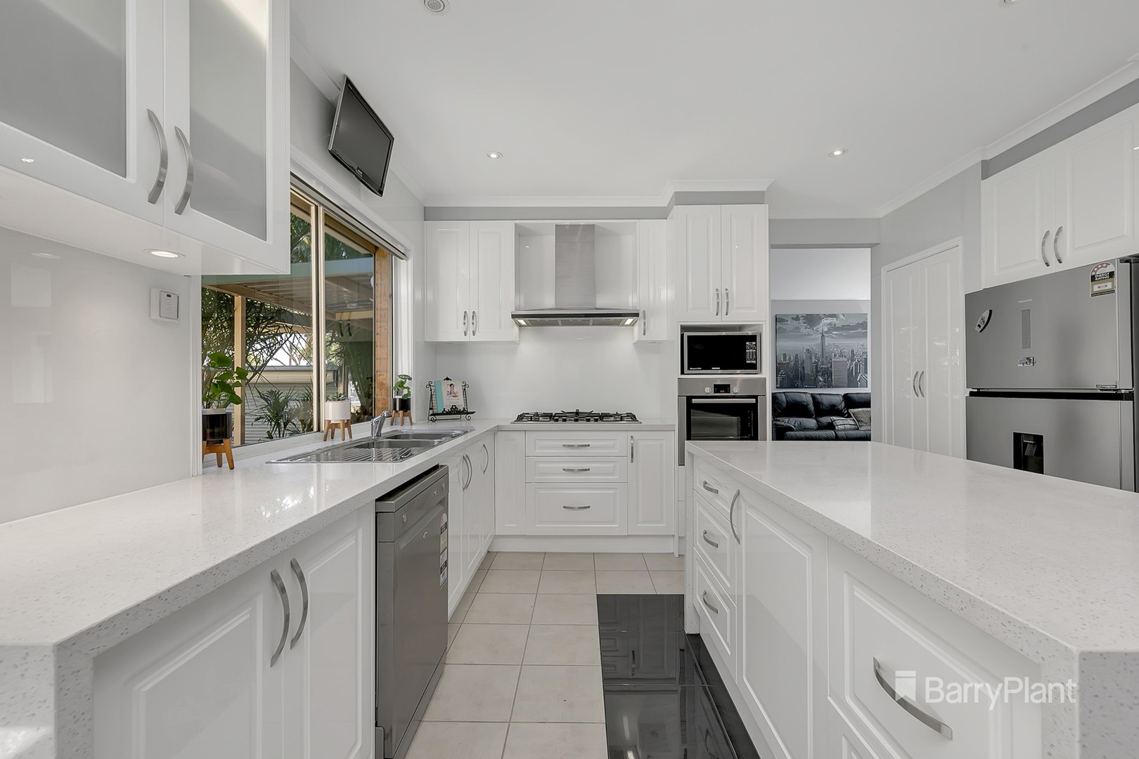 1 Highview Drive, South Morang, VIC 3752, South Morang - Thumbnail 2