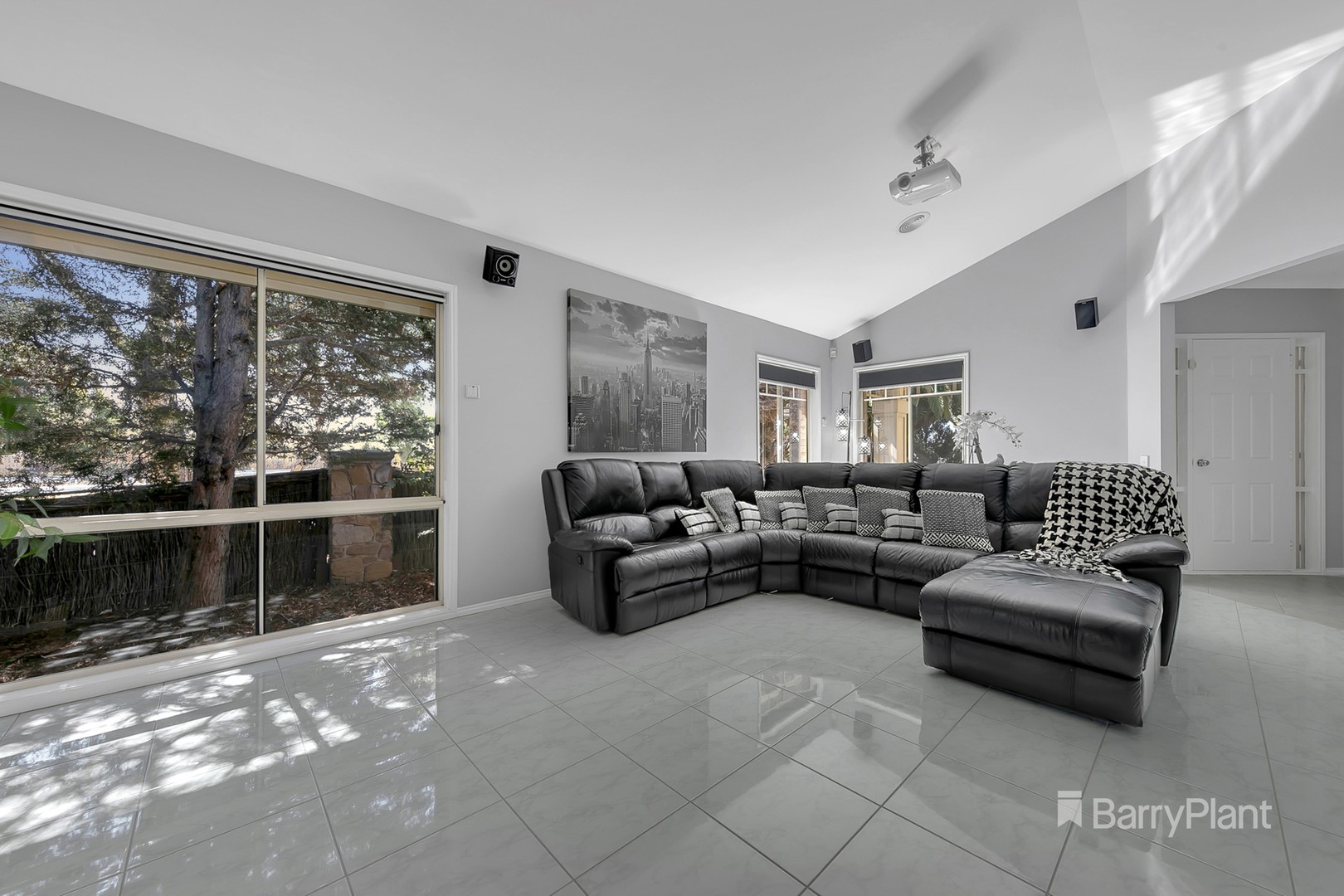 1 Highview Drive, South Morang, VIC 3752, South Morang - Thumbnail 4
