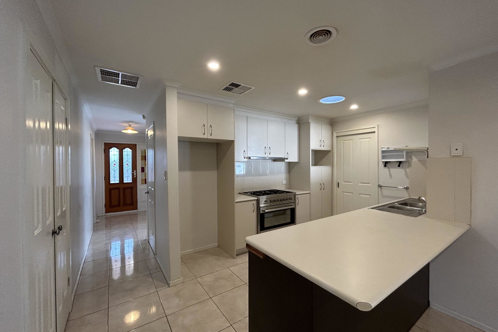 1 Hobson Crescent, Mill Park, VIC 3082, Mill Park - Thumbnail 2