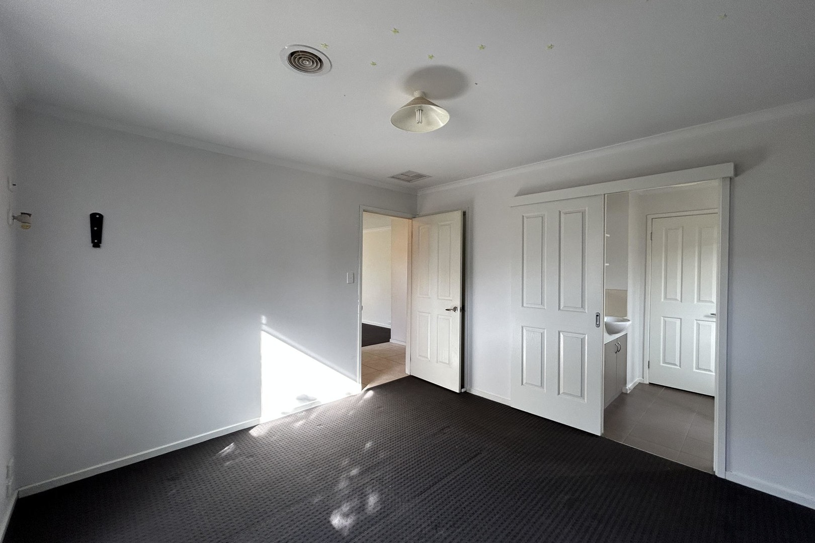 1 Hobson Crescent, Mill Park, VIC 3082, Mill Park - Thumbnail 5