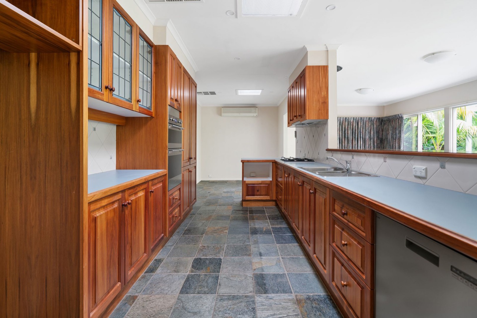 1 Hopetoun Street, Mitcham, VIC 3132, Mitcham - Thumbnail 2