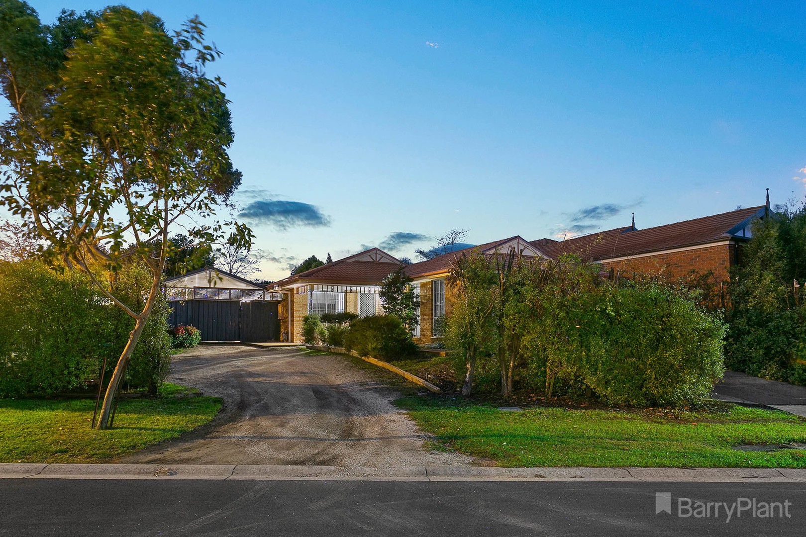 64 Balleroo Crescent, GLENFIELD PARK NSW 2650