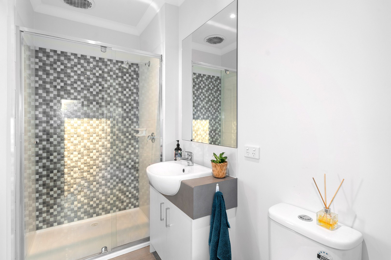 1 Leaves Close, Lilydale, VIC 3140, Lilydale - Thumbnail 2