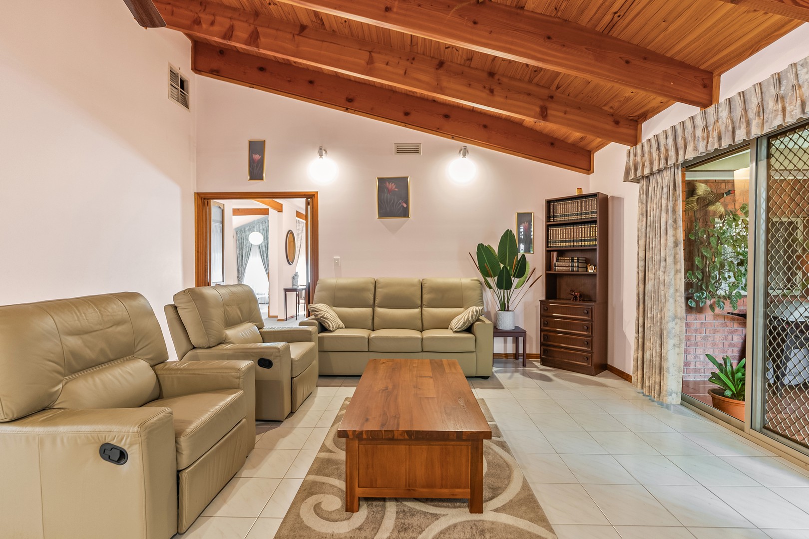 1 Liddicoat Court, Taylors Lakes, VIC 3038 - Thumbnail 2 - 06/06/2025