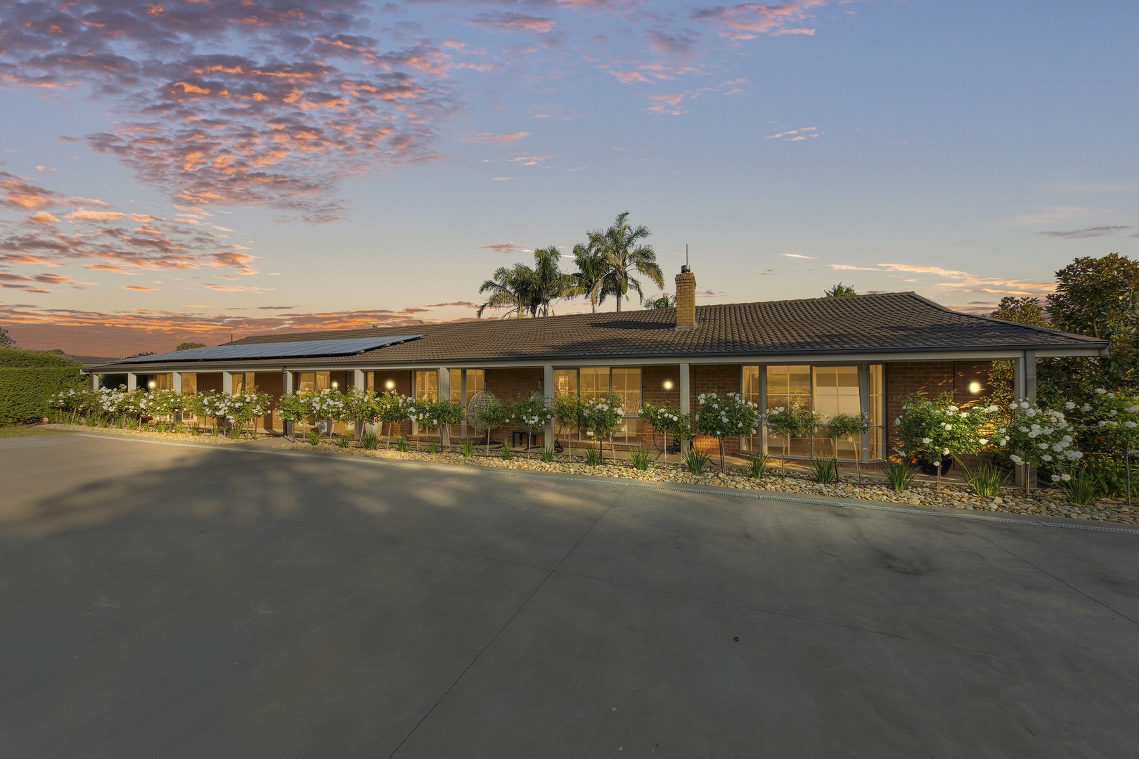 1 Meeking Drive, Pakenham, VIC 3810 - Thumbnail 1 - 22/10/2025