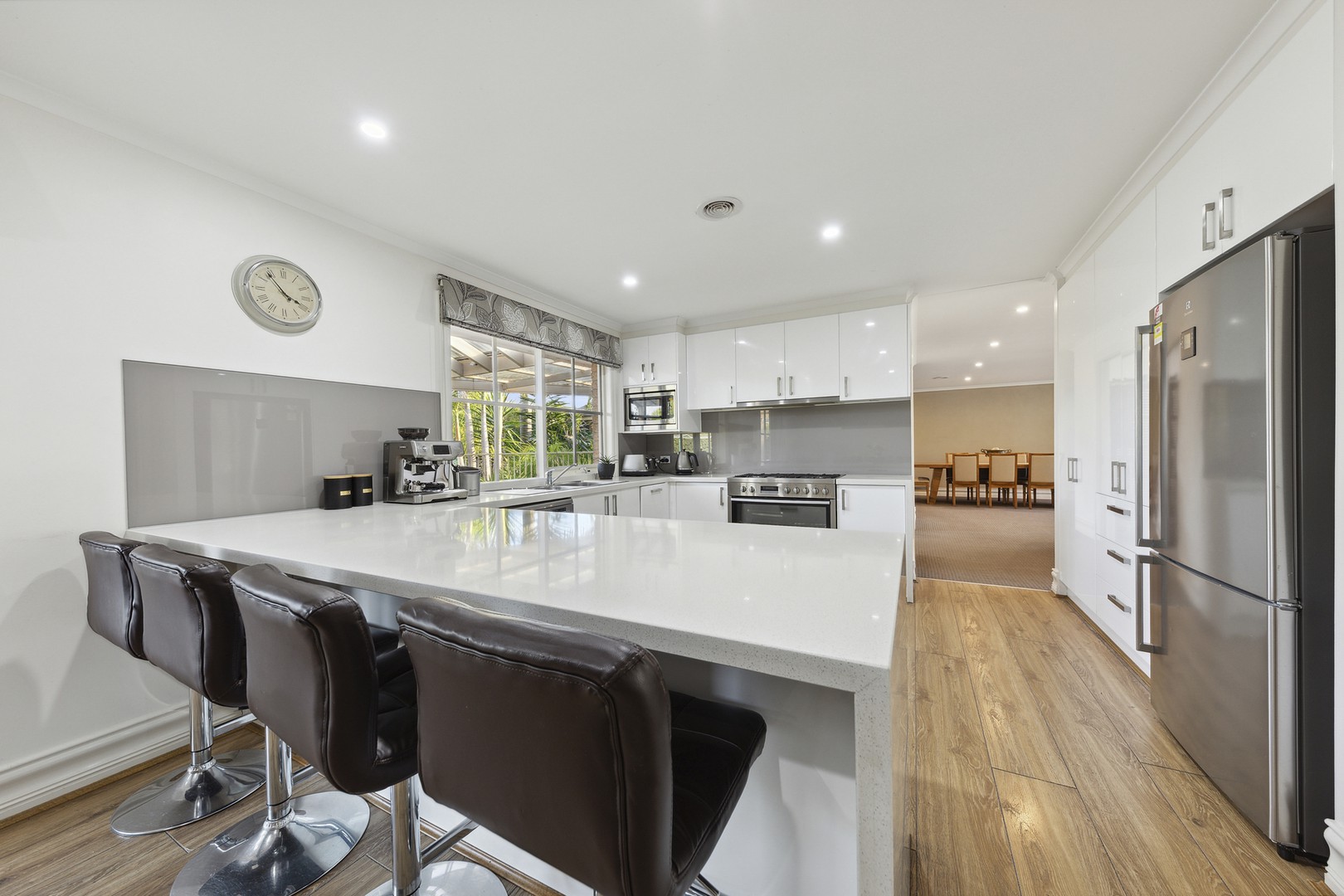 1 Meeking Drive, Pakenham, VIC 3810 - Thumbnail 2 - 22/10/2025