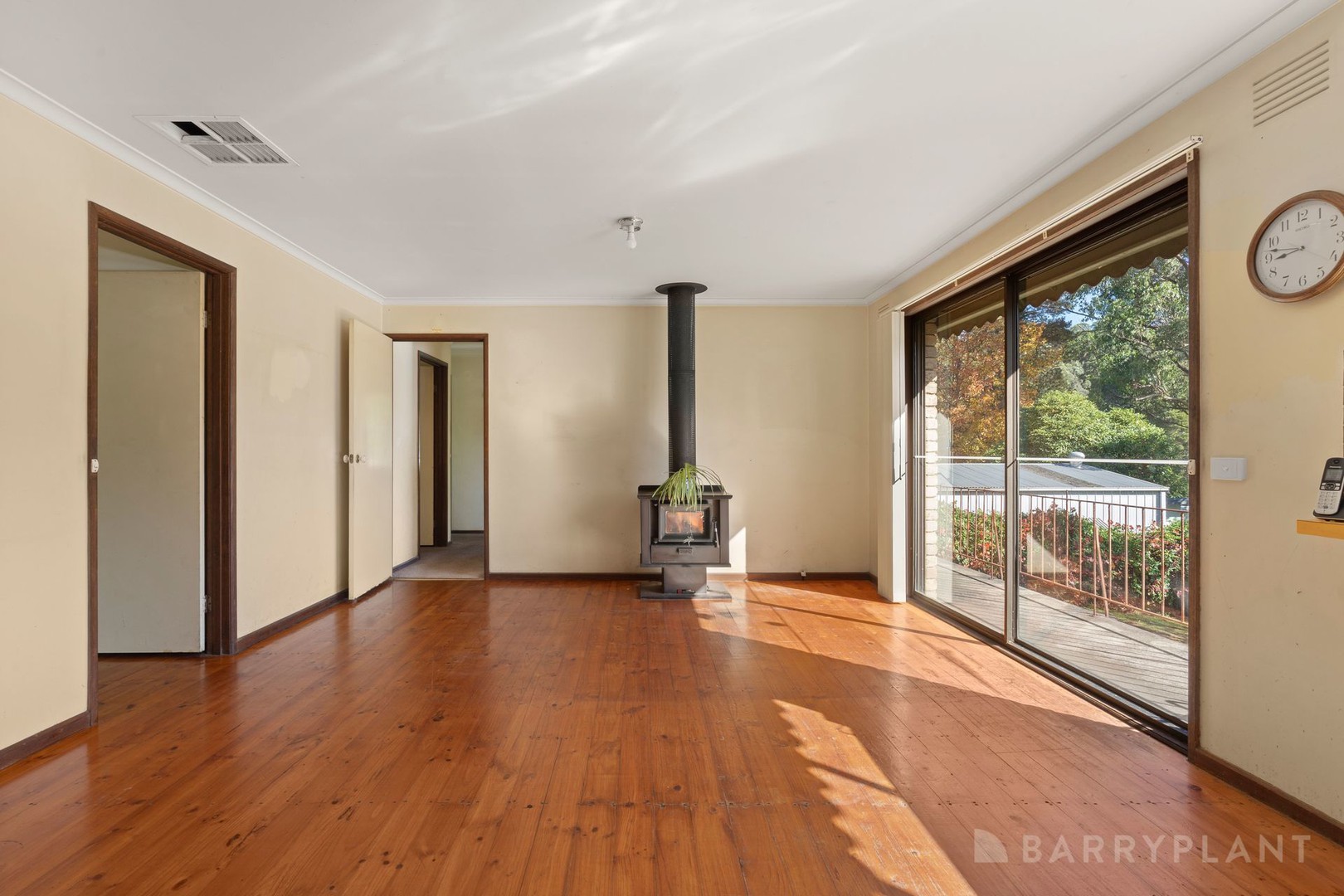 1 Meyer Street, Cockatoo, VIC 3781 - Thumbnail 2 - 08/05/2025