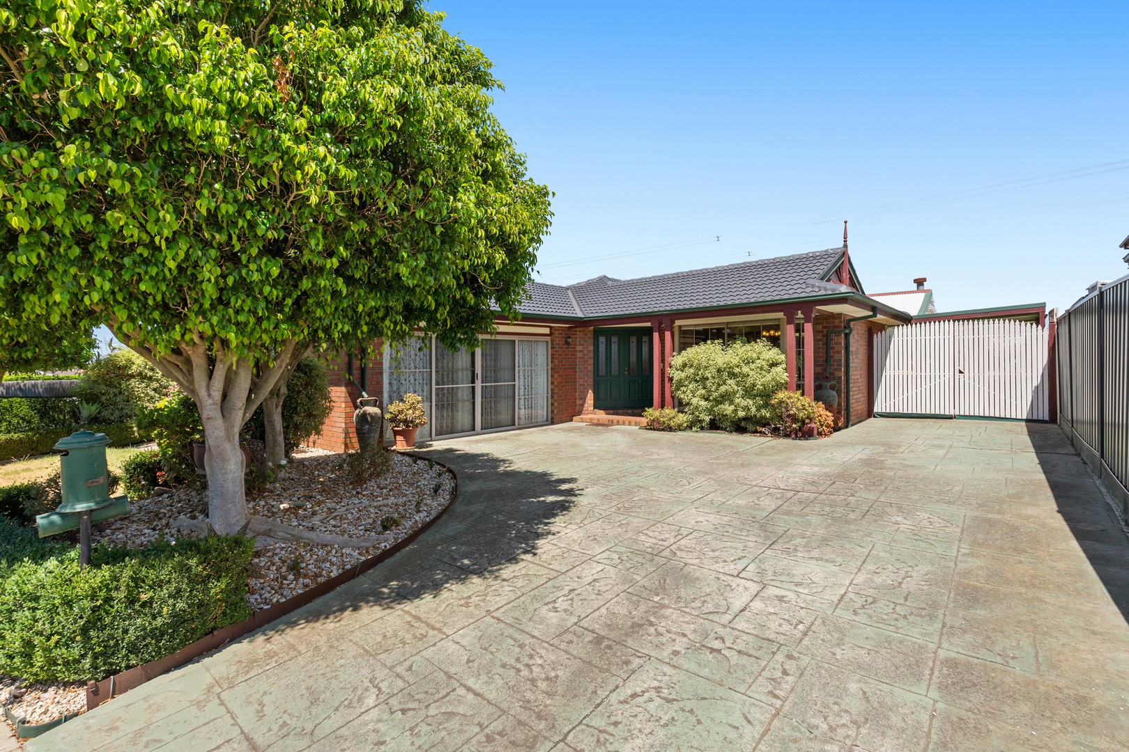 1 Orion Close, Taylors Lakes, VIC 3038 - Thumbnail 2 - 18/02/2026