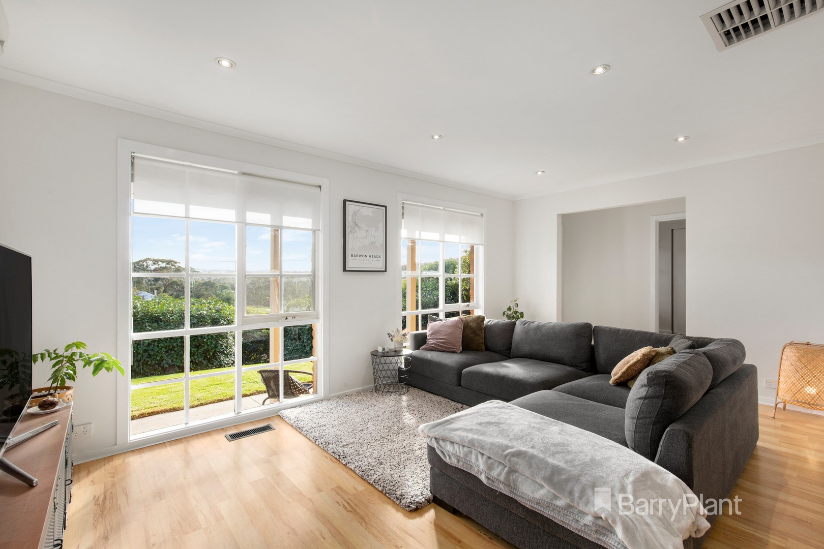 1 Pinjarra Court, Diamond Creek, VIC 3089 - Thumbnail 2 - 02/06/2022