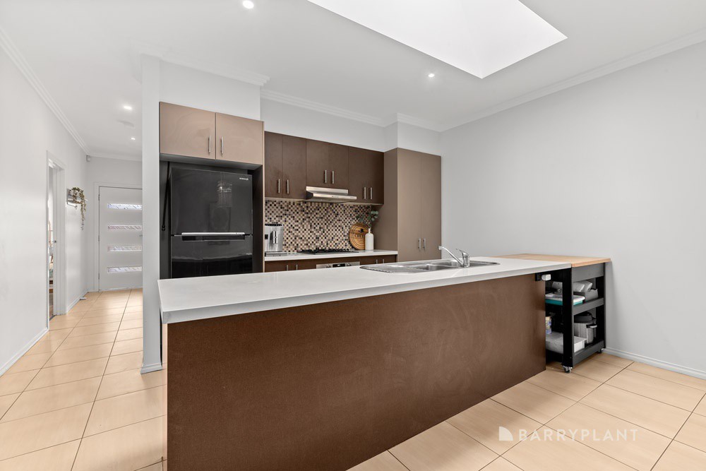 1 Rialton Rise, South Morang, VIC 3752 - Thumbnail 2 - 05/02/2025