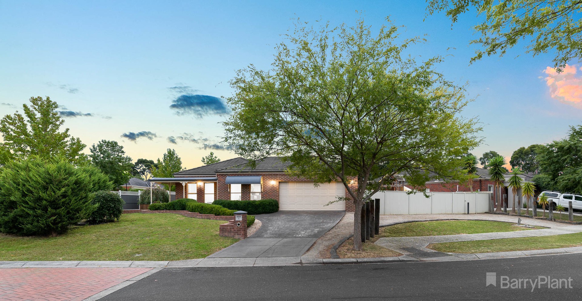 1 Sassafras Close, Pakenham, VIC 3810, Pakenham - Thumbnail 2