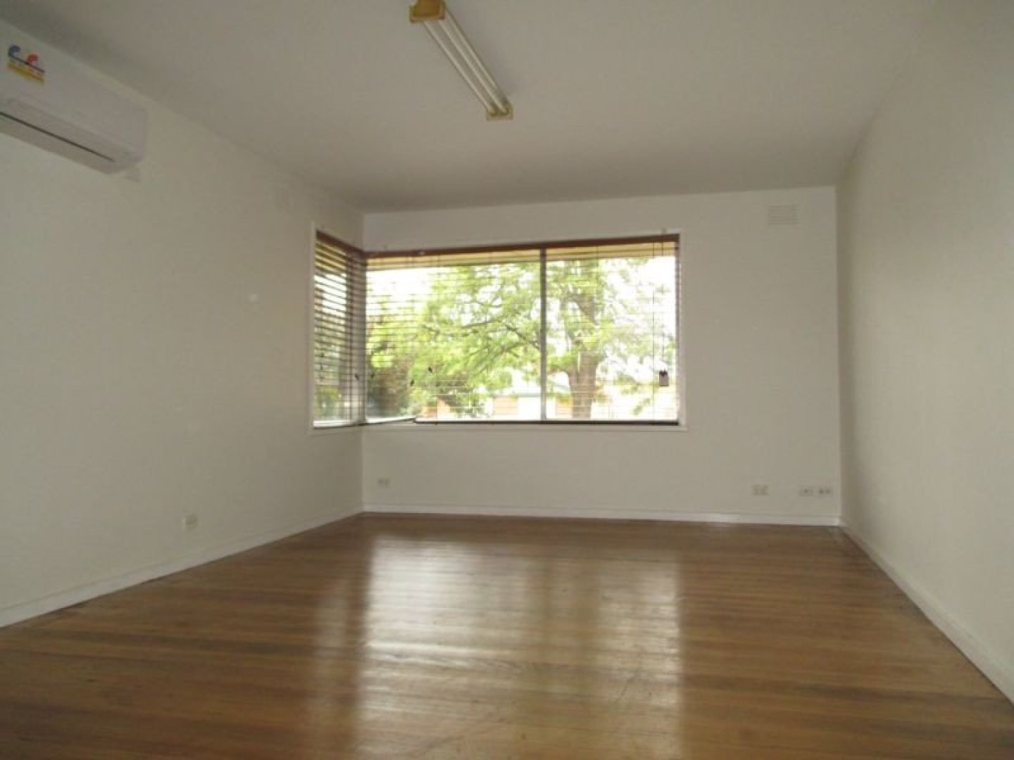 1 Spring Valley Avenue, Craigieburn, VIC 3064, Craigieburn - Thumbnail 3
