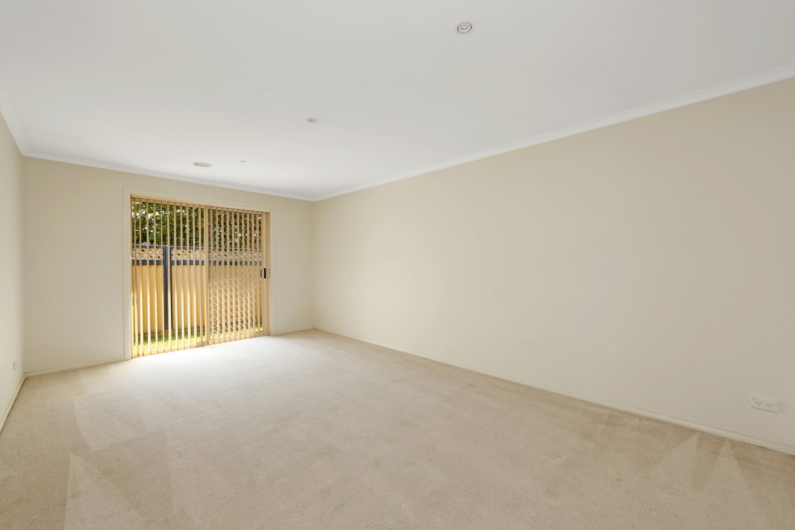 1 Tara Close, Rowville, VIC 3178 - Thumbnail 2 - 10/04/2025