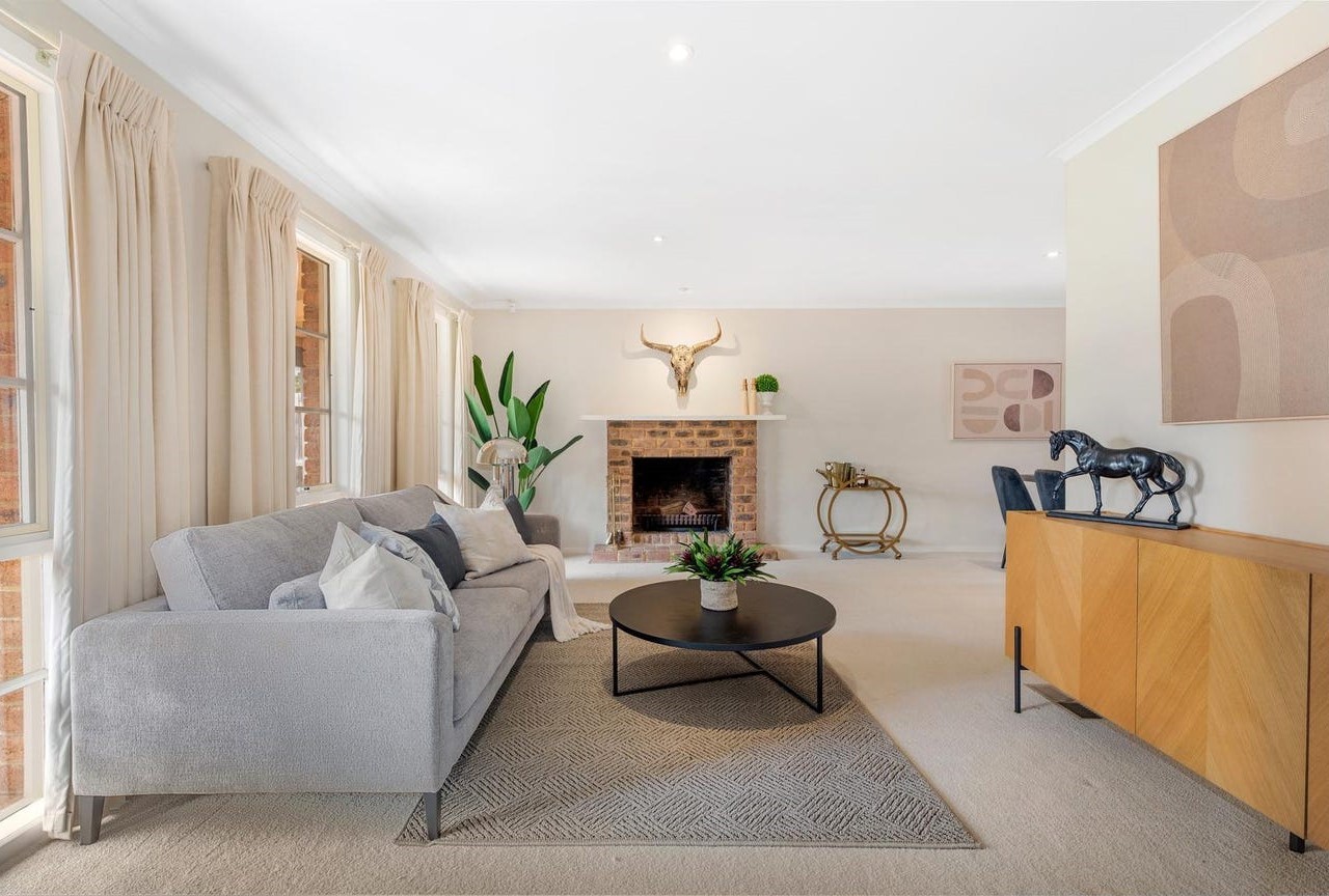 1 Tidcombe Crescent, Doncaster East, VIC 3109 - Thumbnail 2 - 17/03/2025