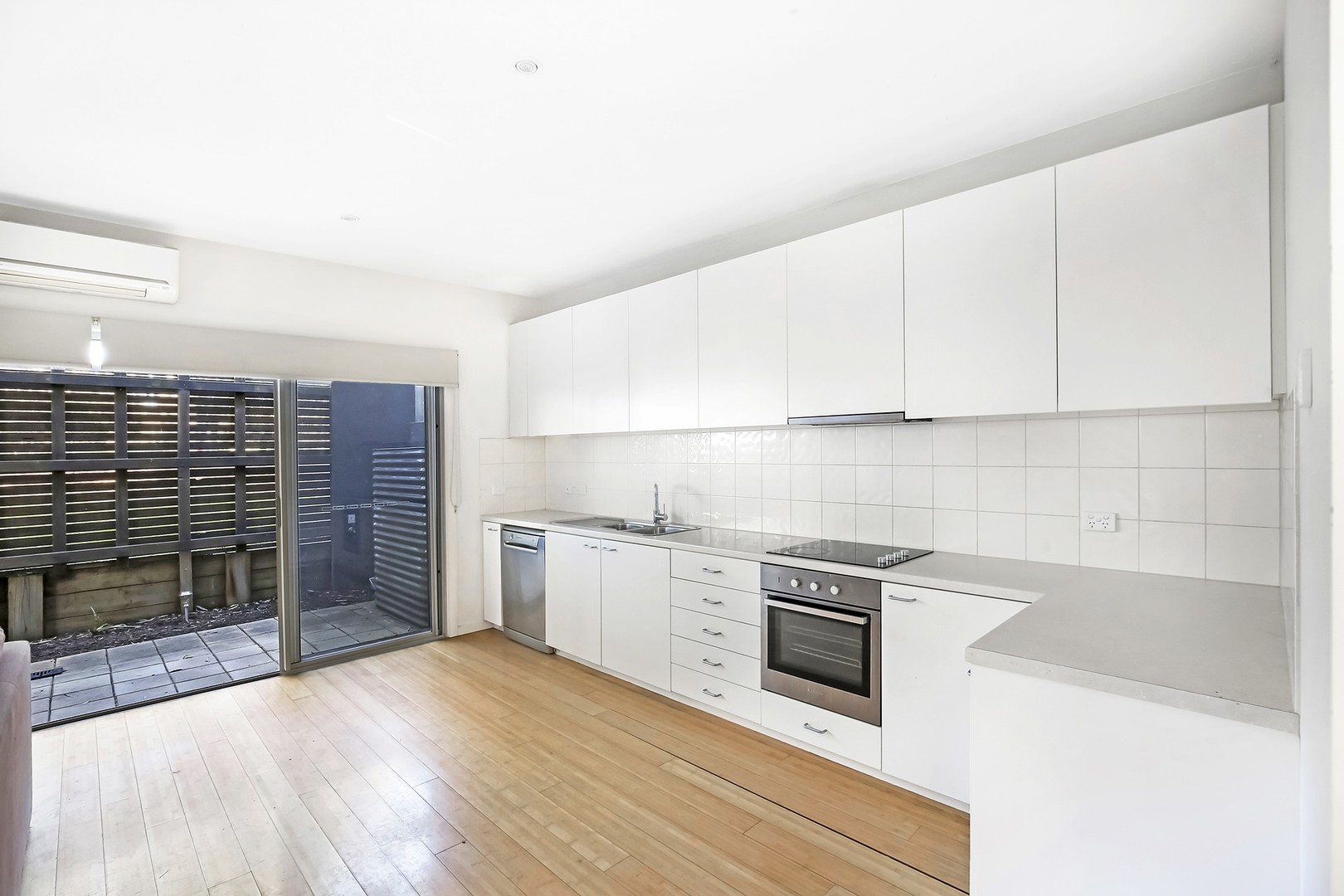 1 Treefern Crescent, Bundoora, VIC 3083, Bundoora - Thumbnail 3