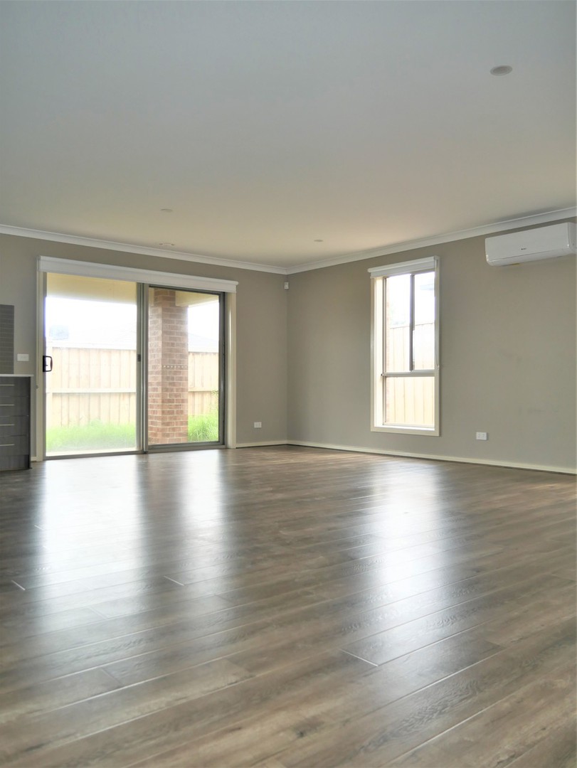 1 Violet Close, Rockbank, VIC 3335 - Thumbnail 2 - 26/04/2023