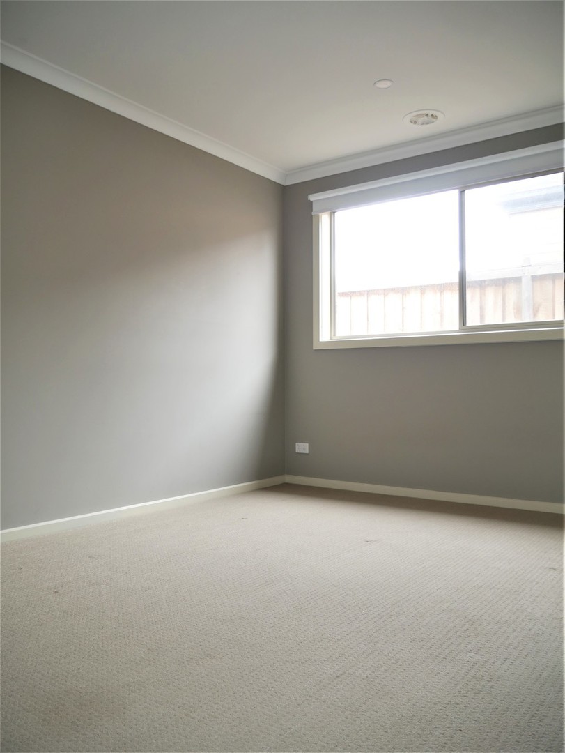 1 Violet Close, Rockbank, VIC 3335, Rockbank - Thumbnail 4