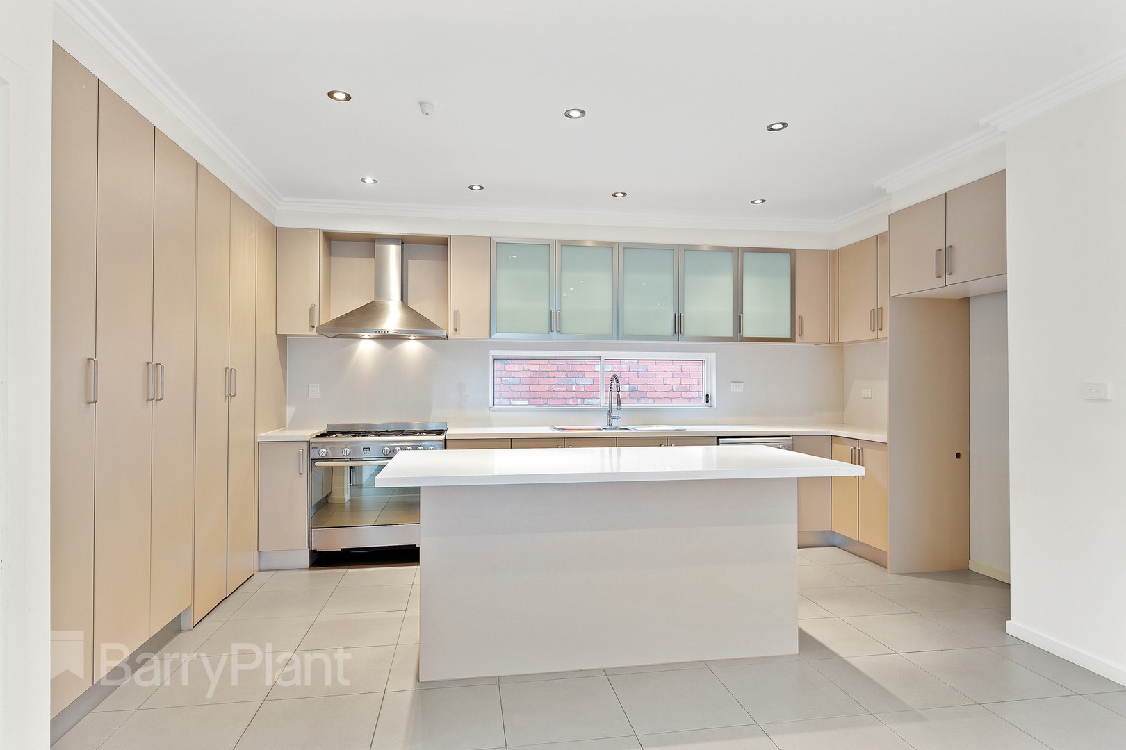 1 Wakatipu Court, Taylors Lakes, VIC 3038 - Thumbnail 2 - 03/11/2025