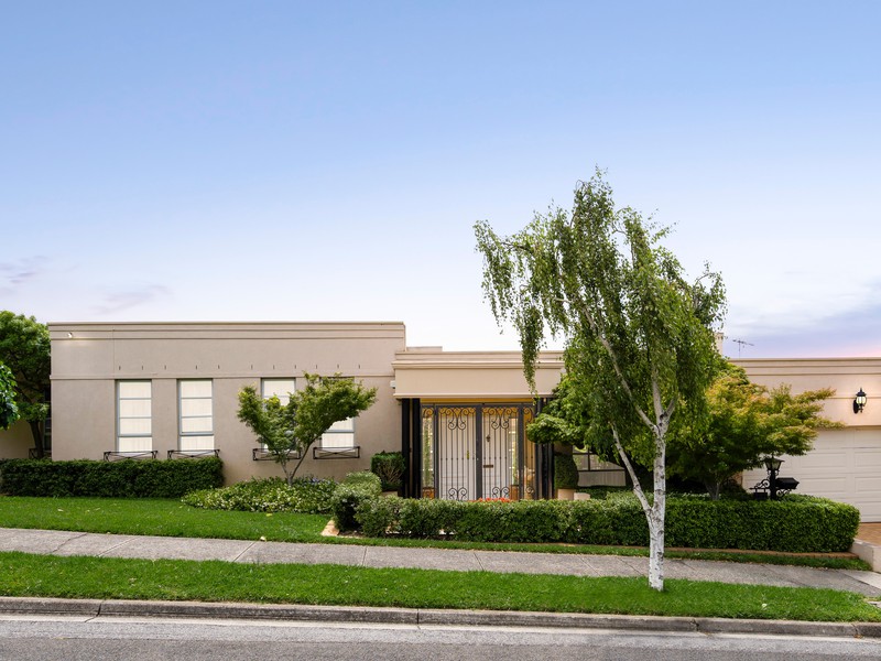 1 Weyburn Place, Avondale Heights, VIC 3034 - Image - 12/12/2025