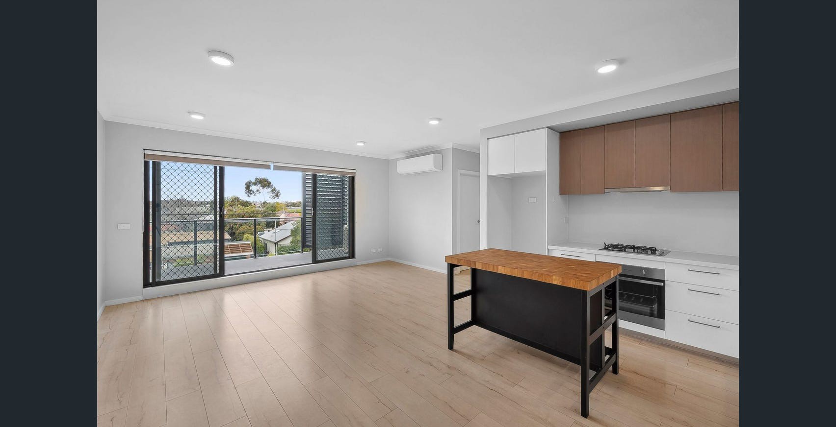 10/1B Victoria Street, Rippleside, VIC 3215 - Thumbnail 2 - 11/12/2025