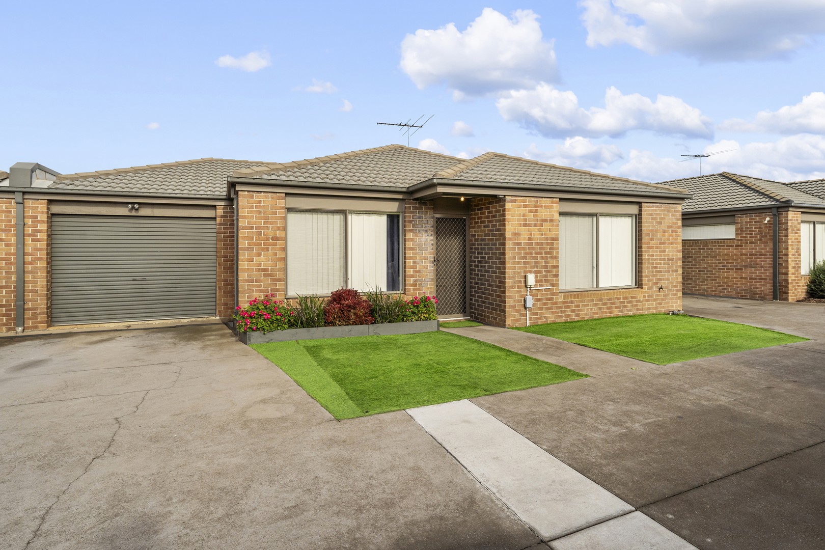 10/4 Austin Place, Melton South, VIC 3338 - Thumbnail 1 - 27/10/2025