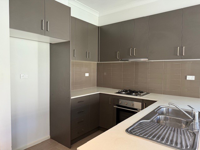 10/40 Mccubbin Way, Caroline Springs, VIC 3023 - Thumbnail 2 - 12/05/2025