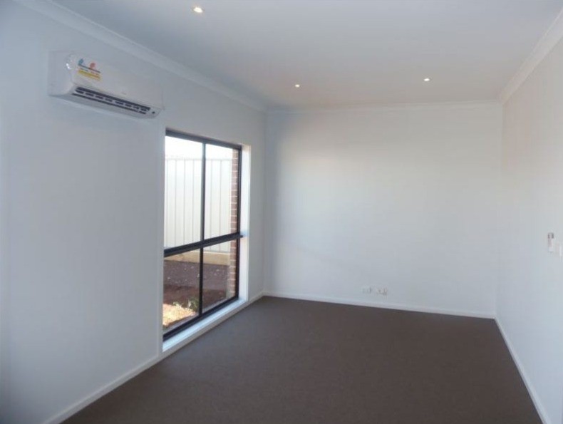 10/40 Mccubbin Way, Caroline Springs, VIC 3023, Caroline Springs - Thumbnail 4